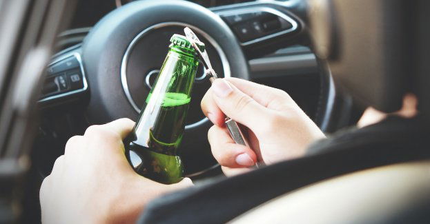 Najpierw pił alkohol, potem wsiadł za kierownicę. Teraz odpowie przed sądem