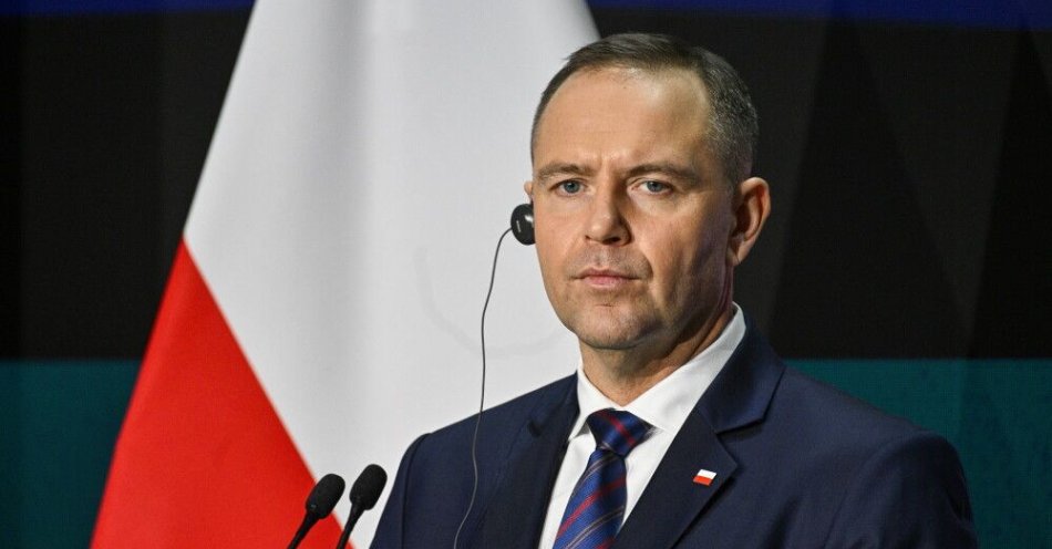 zdjęcie: Prezydent o związkach partnerskich: jeśli możemy pomóc ludziom załatwiać niektóre sprawy, jestem gotów do dyskusji / Kalvarija, Litwa, 20.10.2025. Prezydent RP Karol Nawrocki podczas konferencji prasowej w związku z otwarciem odcinka autostrady Via Baltica przy polsko-litewskim przejściu granicznym Budzisko-Kalvarija, 20 bm. (sko) PAP/Valdemar Doveiko