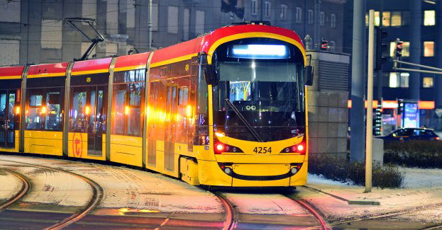 Koniec utrudnień po wykolejeniu się tramwaju - trzy osoby ranne