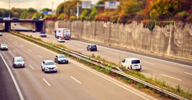 Zderzenie trzech samochodów osobowych na S19, jedno auto dachowało