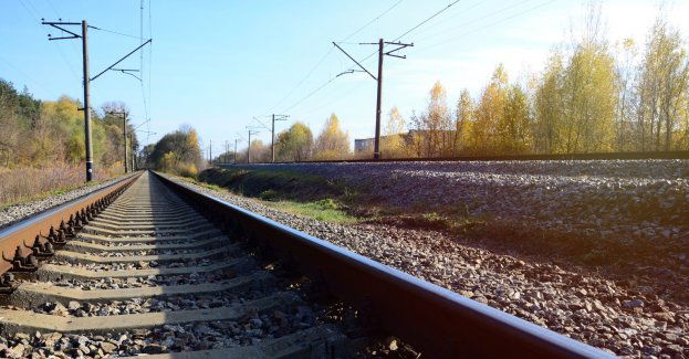 Wznowiono ruch pociągów po odnalezieniu niewybuchu na budowie tunelu
