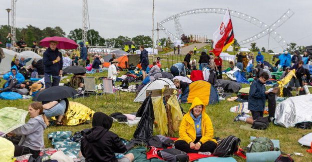 Przez opady deszczu przerwano XXIX Ogólnopolskie Spotkanie Młodych Lednica 2000