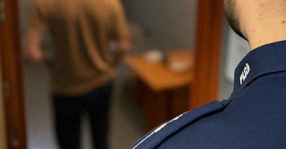 zdjęcie: Włamał się do samochodu żeby się przespać. Zatrzymano go / fot. KMP w Sopocie