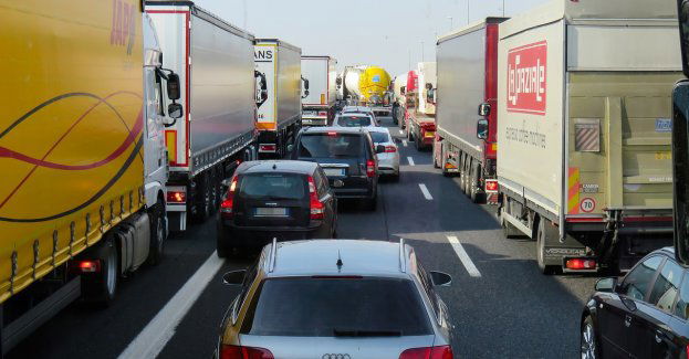 Około ośmiu dni oczekiwania kierowców tirów na przejście w Dorohusku