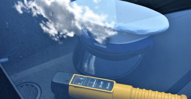 Pijany porzucił swój pojazd i przesiadł się do nietrzeźwego kierowcy