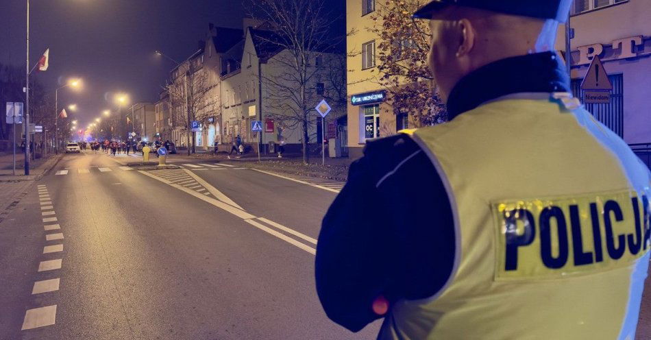 zdjęcie: Nocny Bieg Niepodległości zabezpieczony w Choszcznie / fot. KPP w Choszcznie Policjanci zabezpieczyli Nocny Bieg Niepodległości