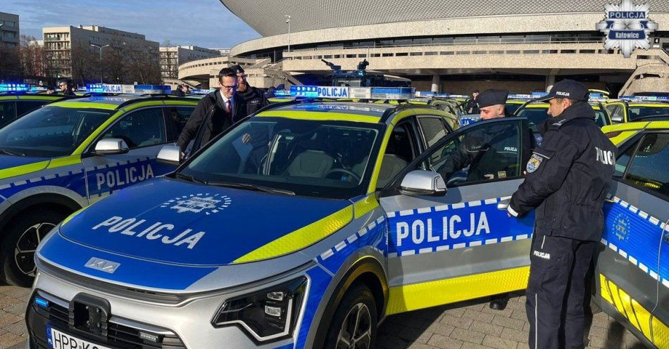 zdjęcie: Katowice otrzymały 9 hybrydowych radiowozów Kia Niro / fot. KMP w Katowicach