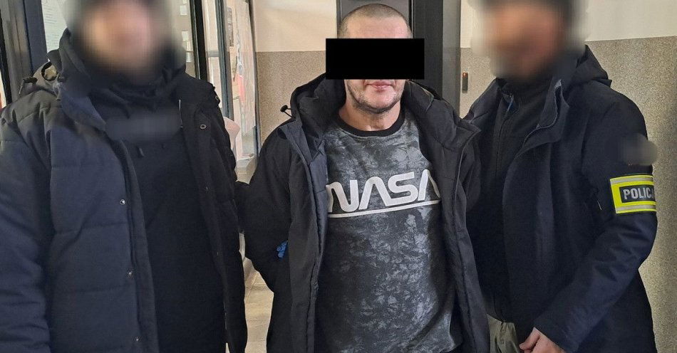 zdjęcie: Poszukiwany 44-latek zatrzymany na przystanku po pijaku / fot. KPP Opole Lubelskie
