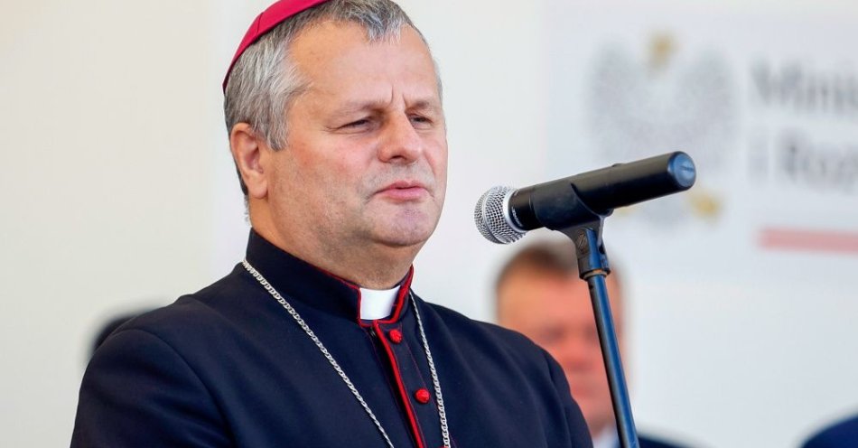 zdjęcie: Bp Leszkiewicz: Europa stała się kontynentem misyjnym / Częstochowa, 02.09.2023. Bp pomocniczy tarnowski Leszek Leszkiewicz podczas Dożynek Jasnogórskich i Krajowej Wystawy Rolniczej w Częstochowie, 2 bm. (wd/amb) PAP/Waldemar Deska