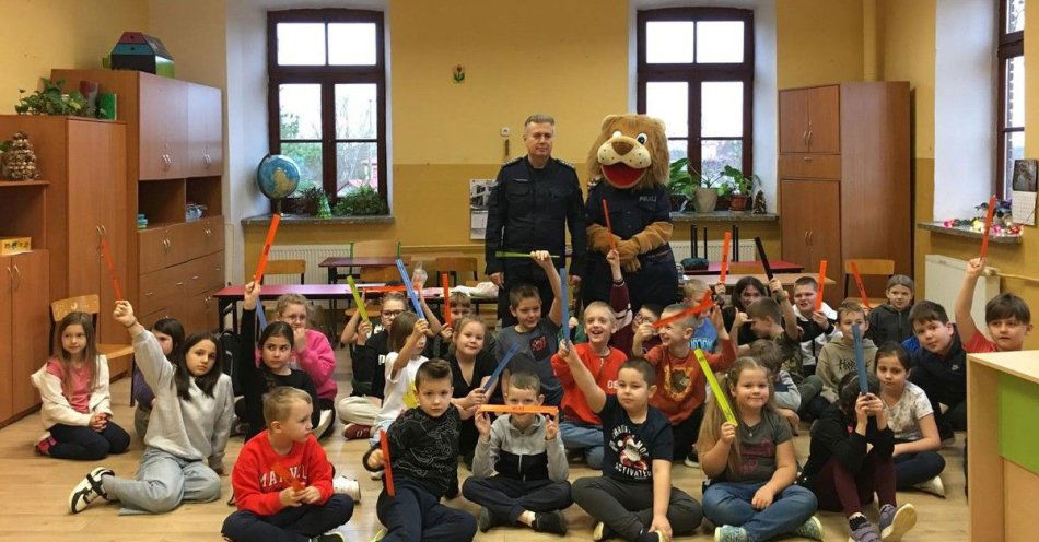 zdjęcie: Policjant rozmawiał z uczniami w Kryłowie o hejcie i bezpieczeństwie / fot. KPP Hrubieszów