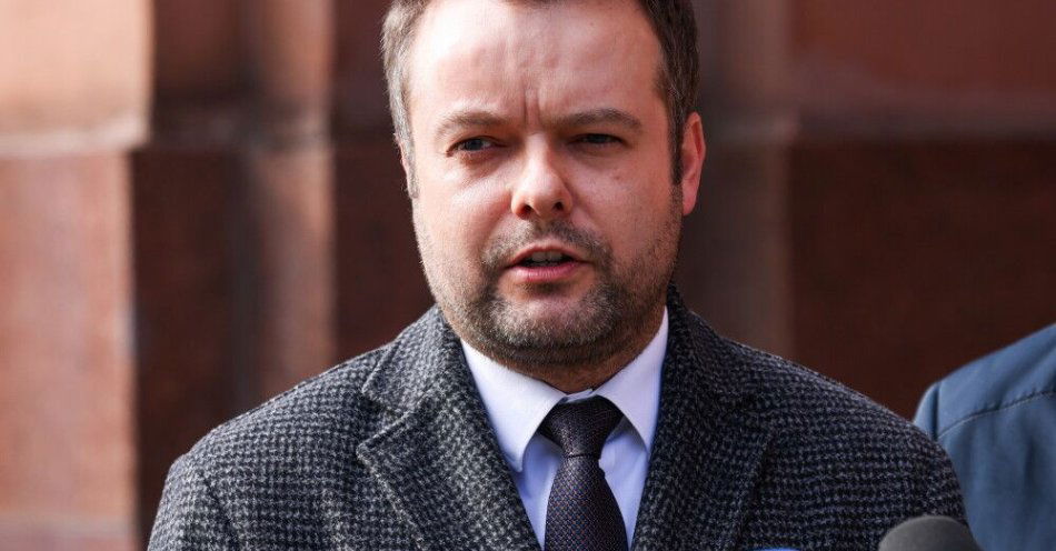 zdjęcie: Bochenek: Prawo i Sprawiedliwość zgłosi swoich kandydatów na sędziów TK / Warszawa, 03.03.2026. Rzecznik ugrupowania Rafał Bochenek podczas konferencji prasowej przed Ministerstwem Spraw Zagranicznych w Warszawie, 3 bm. (mr) PAP/Albert Zawada