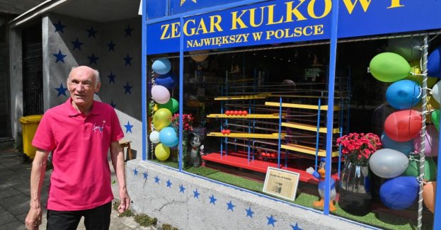 W Szczecinie największy zegar kulkowy został naprawiony po próbie zniszczenia