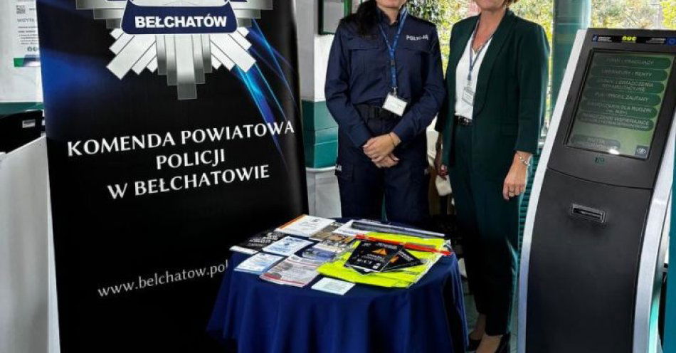 zdjęcie: Policja w ZUS uczy seniorów jak unikać oszustw / fot. KPP w Bełchatowie