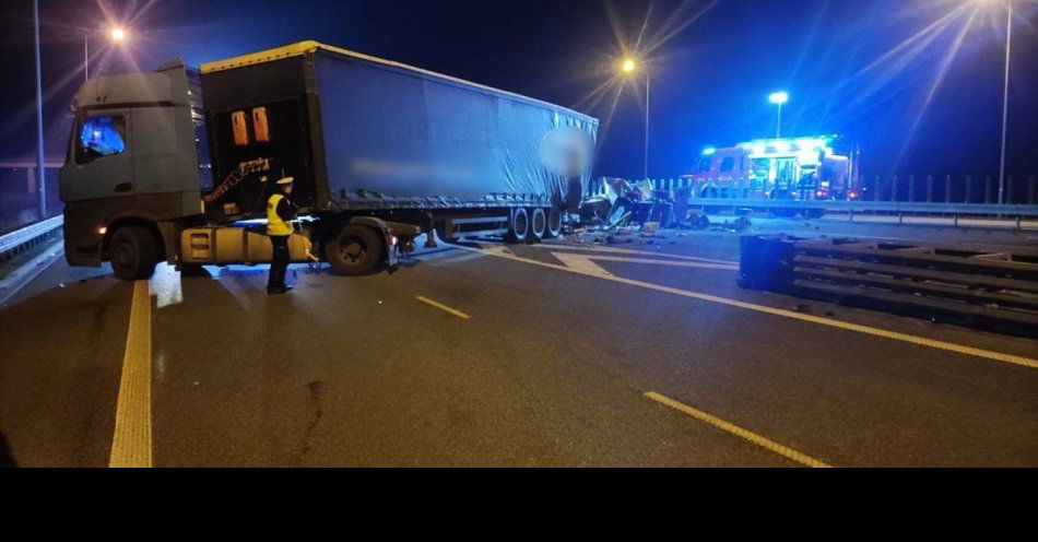 zdjęcie: Śmiertelny wypadek na A1 przy zjeździe na A2 / fot. KPP w Zgierzu
