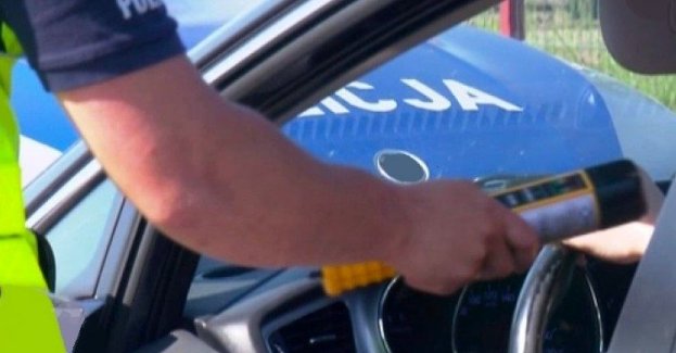 Obywatelskie zatrzymanie nietrzeźwego kierowcy. Skrajnie nieodpowiedzialny 37-latek miał prawie 3 promile alkoholu w organizmie