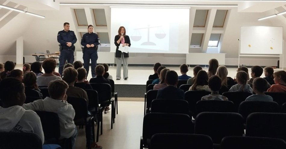 zdjęcie: Jak reagować na przemoc rówieśniczą? Spotkanie w Zielonkach / fot. KPP w Krakowie