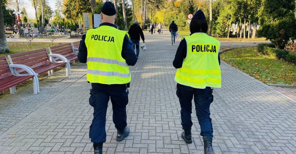 zdjęcie: Wzmożone patrole policji przy cmentarzach w Stargardzie / fot. KPP w Stargardzie