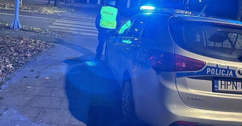 zdjęcie: Wzmożone patrole przy cmentarzu i kościele we Władysławowie / fot. KPP w Pucku