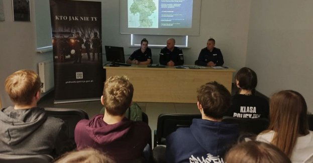 Młodzież o bezpieczeństwie z policją w Wysokiem Mazowieckiem