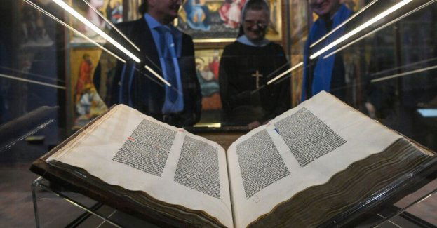 Biblia Gutenberga z Pelplina wystawiona w Muzeum Narodowym w Warszawie