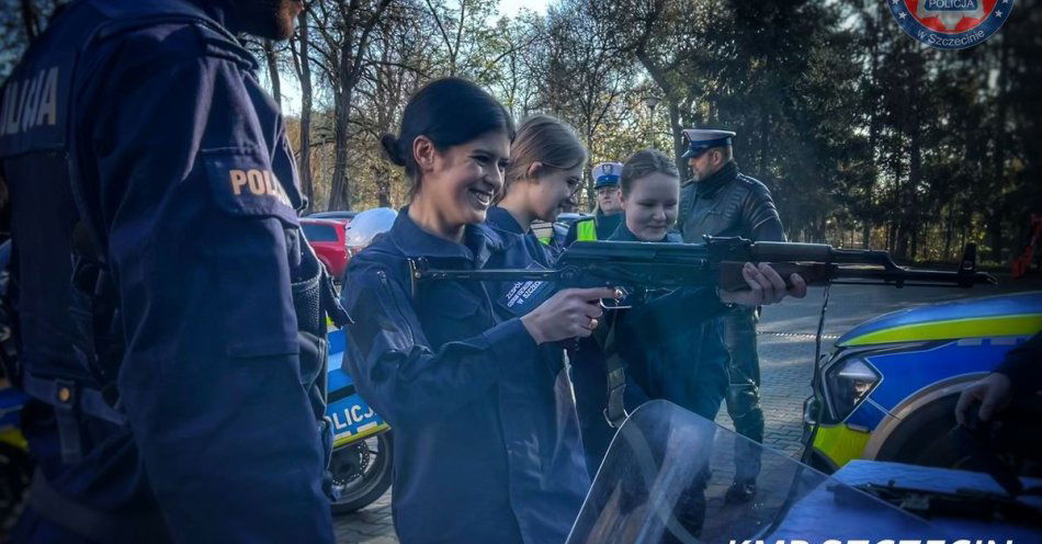 zdjęcie: Tłumy na Dniu Otwartym w Komisariacie Szczecin Dąbie / fot. KMP w Szczecinie