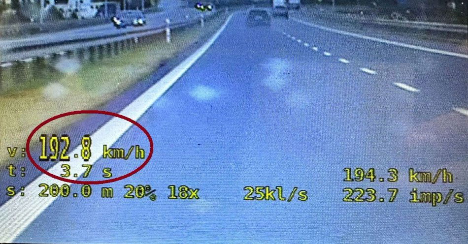 zdjęcie: 192 km/h na drodze o ograniczeniu 100 km/h. Policja ukarała kierowcę / fot. KPP w Świeciu
