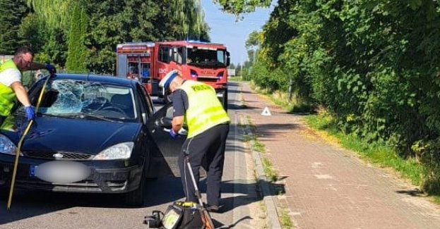 Policjanci ustalają przyczyny śmiertelnego wypadku z udziałem pieszego