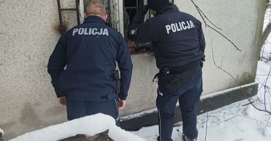 zdjęcie: Policja kontroluje miejsca przebywania osób bezdomnych zimą / fot. KMP w Wadowicach