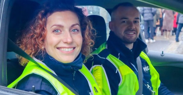 Zapinaj pasy bezpieczeństwa i ucz dobrych przyzwyczajeń swoje dzieci - przypominają policjanci