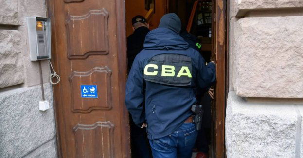 CBA zatrzymało dwie osoby w sprawie korupcji w warszawskim banku