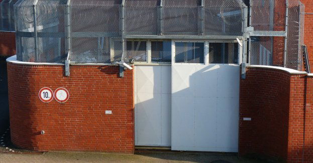 Sprawcy odpowiedzą za pobicie, a pokrzywdzony okazał się poszukiwanym