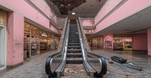 Zawalił się podwieszany sufit w galerii handlowej