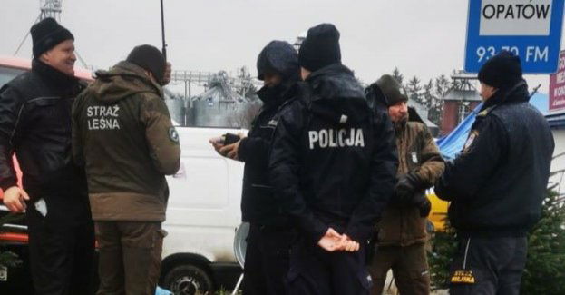 Świąteczne stroiki w zgodzie z przyrodą – służby na targowisku miejskim w Opatowie