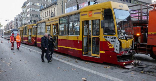 Łódź: cztery osoby trafiły do szpitala po zderzeniu dwóch tramwajów w centrum miasta