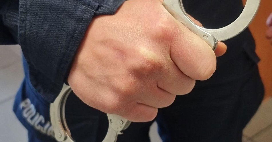 zdjęcie: Przyłapany z marihuaną próbował ją zakryć nogą / fot. KPP Hajnówka