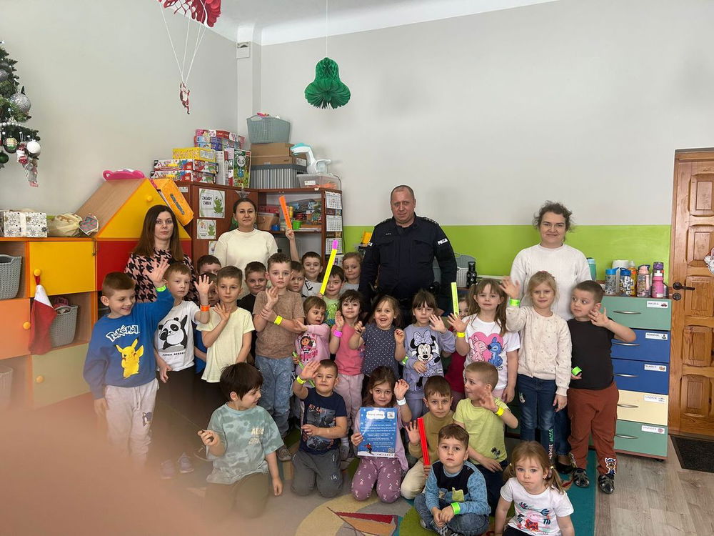 zdjęcie: Jak bezpiecznie spędzić ferie? Przypomnienie zasad w Zawidzu / fot. KPP w Sierpcu
