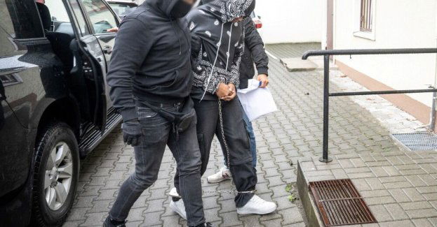 29-letni obcokrajowiec doprowadzony do prokuratury po śmiertelnym ugodzeniu nożem 41-latka
