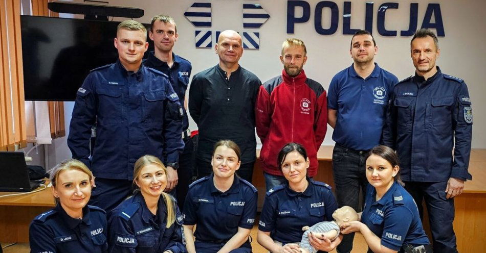 zdjęcie: Ośmiu policjantów strzeleckiej Policji uzyskało tytuł ratownika / fot. KPP Strzelce Opolskie