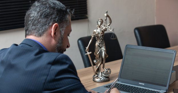 Sąd rozpatrzy zażalenie na postanowienie o umorzeniu śledztwa ws. D. Tuska i A. Glapińskiego