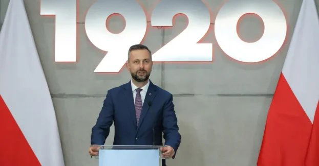 Szef MON: prezydent zaakceptował, a premier kontrasygnował 21 nominacji generalskich