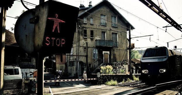 Oskarżono kierowcę, który wjechał pod pociąg
