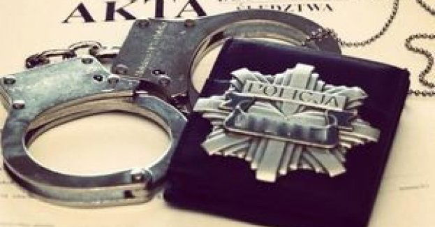 Pijany kierowca uciekł z miejsca zdarzenia, znaleźli go białobrzescy policjanci