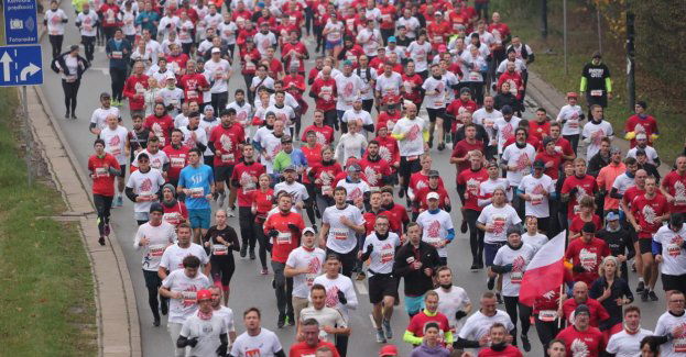 Bieg Niepodległości w Warszawie - kilkanaście tysięcy uczestników uczciło święto narodowe