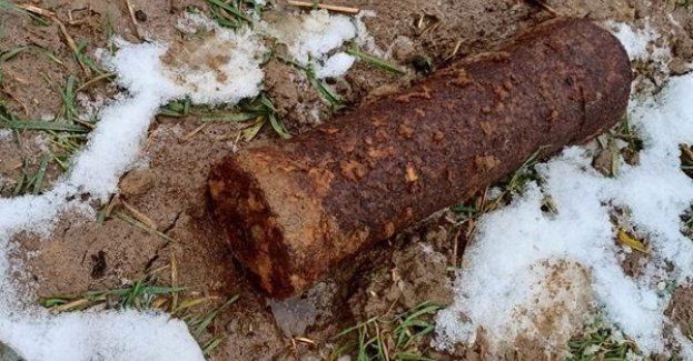 Funkcjonariusze zabezpieczali niewybuch