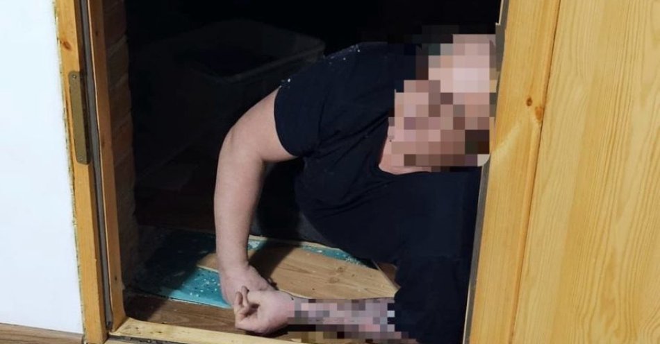 zdjęcie: Poszukiwany schwytany w schowku na strychu w gminie Kraśnik / fot. KPP Kraśnik