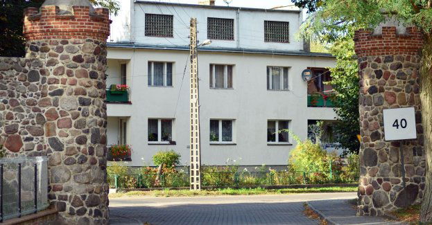 Wojewoda obiecuje wsparcie dla nieubezpieczonych pogorzelców z osiedla Biała