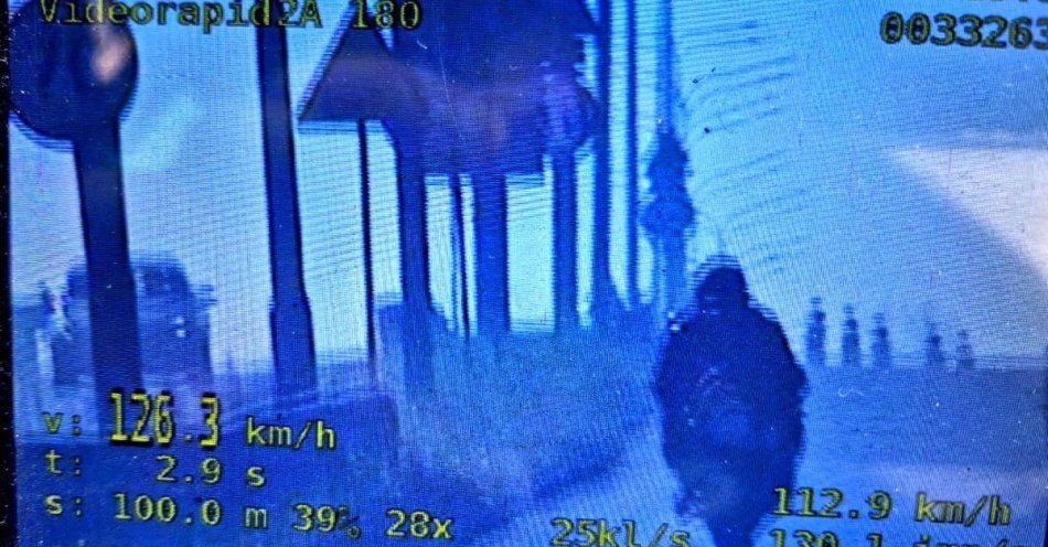 zdjęcie: Motocyklista pędził 126 km/h w terenie zabudowanym, ukarany / fot. KMP w Bytomiu