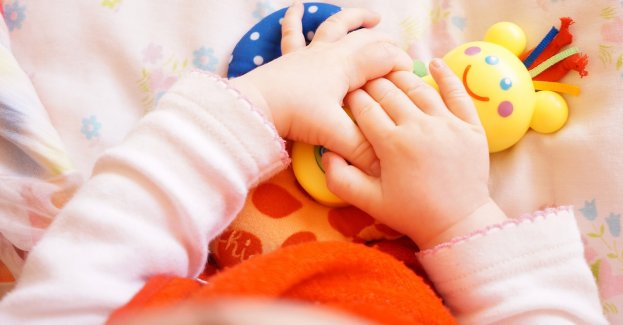 Funkcjonariusze SG pomogli dwulatce, która straciła przytomność w aucie