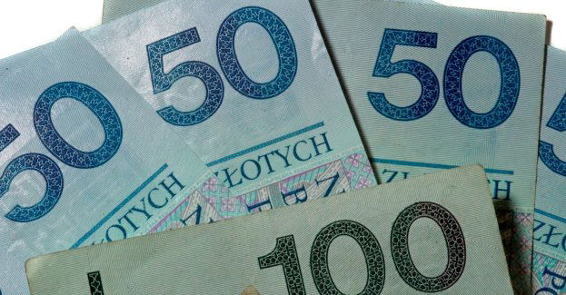 Siedmiu byłych policjantów z Gliwic oskarżonych o okradanie zmarłych
