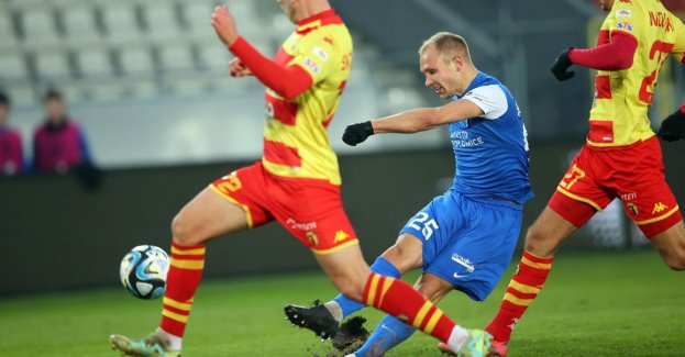 Ekstraklasa piłkarska - wpadka wicelidera, seria porażek Widzewa